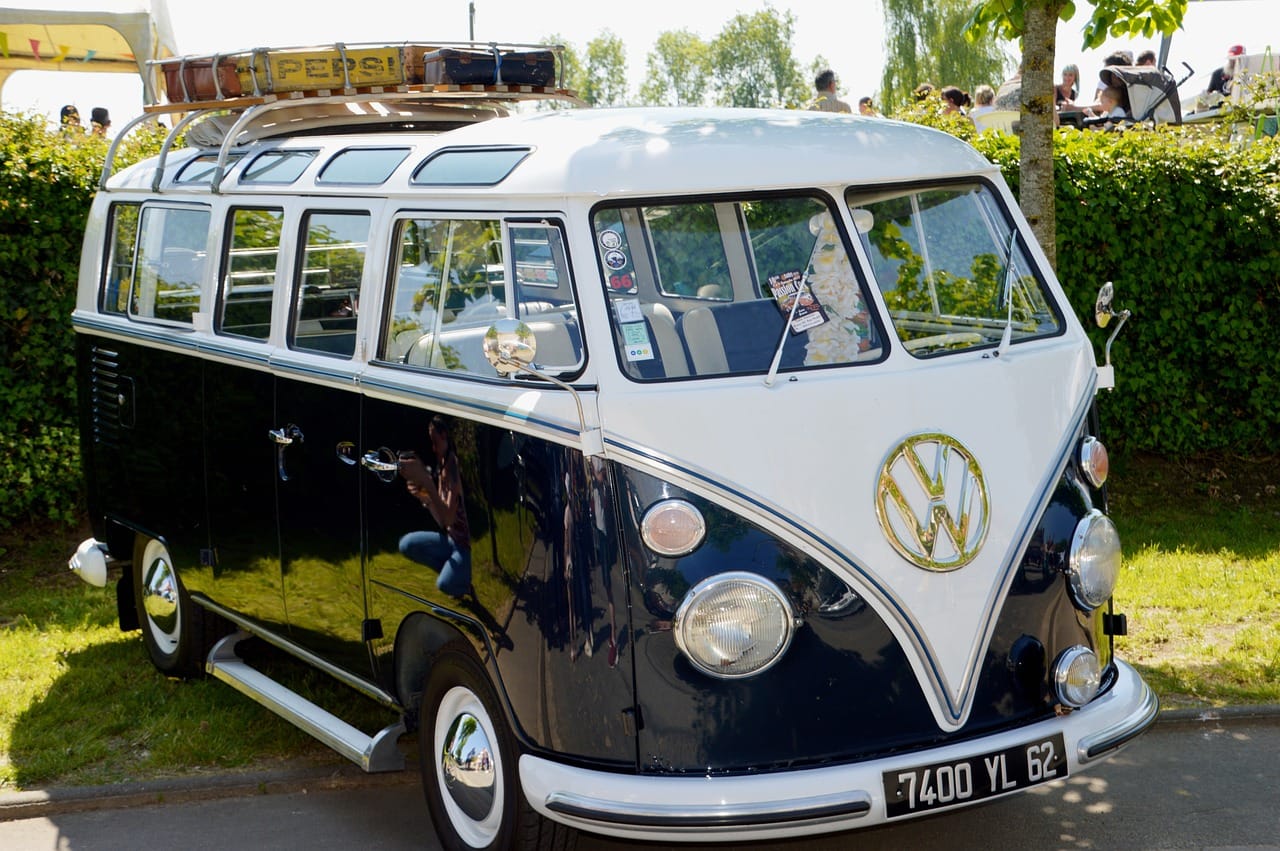 Pour le transport d'un groupe de plus de cinq personnes, louer un minibus est une solution idéale